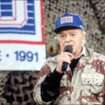 Bob-Hope-Visiting-Troops_large