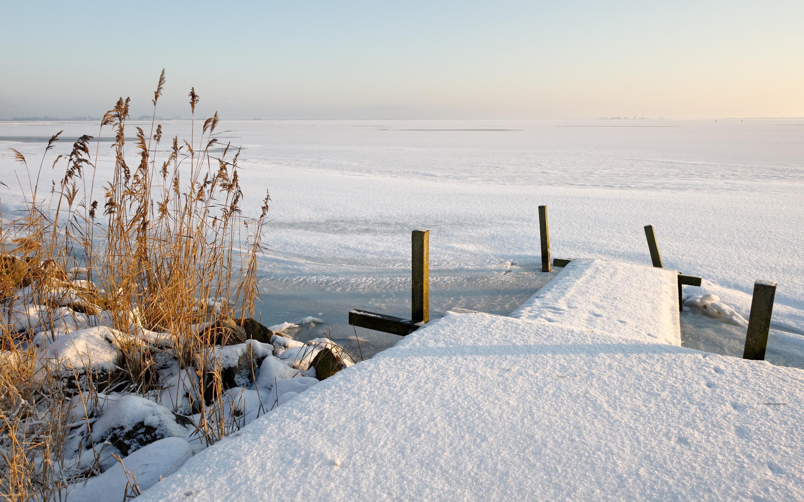 snow-covered-beach-walkway-