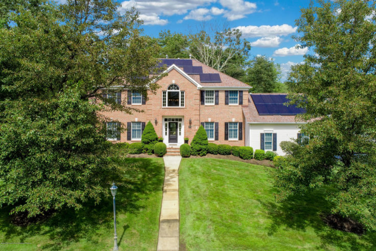 2098 Overbrook Drive Wall