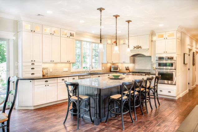 2098 Overbrook Drive Wall