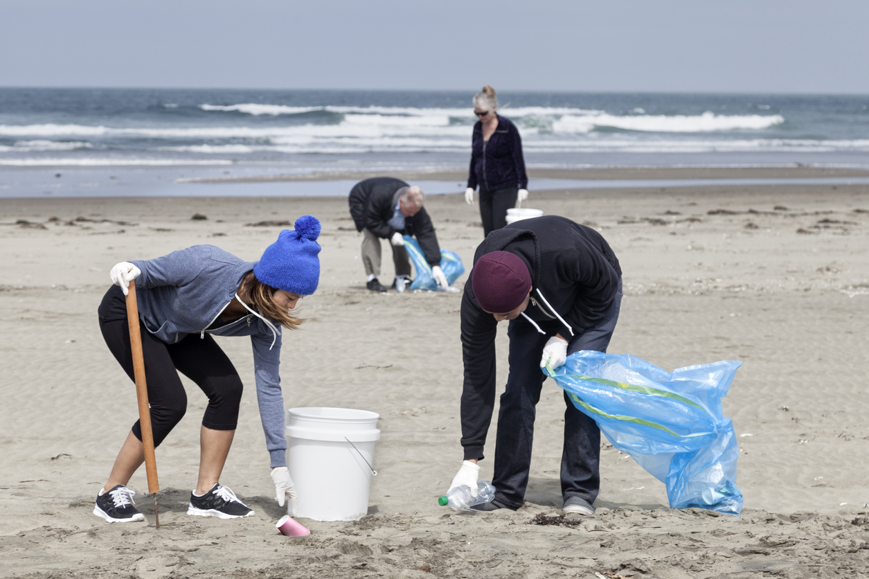 Teamwork: Beach Cleanup
